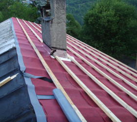 Building in Courchevel new waterproofing layer to roof