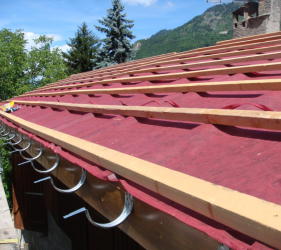 Building in Courchevel guttering supports on roof