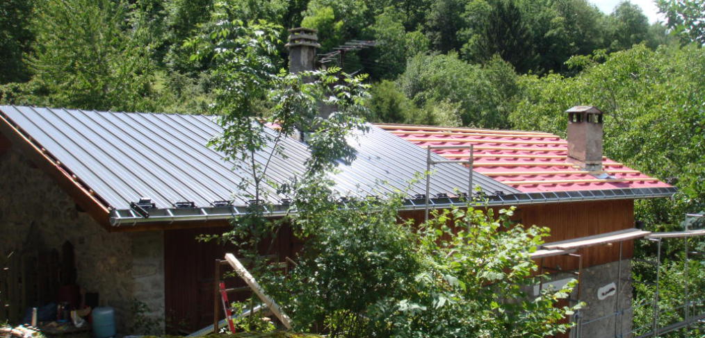 Building in Courchevel new tin roof covering