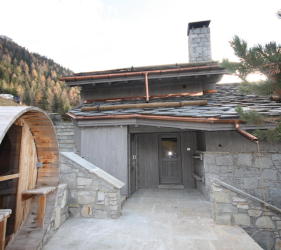 The new chalet entrance post works at this Ste Foy chalet renovation project