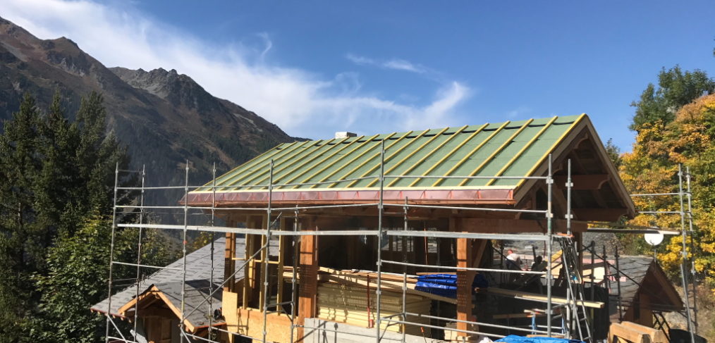 Ste Foy chalet construction waterproof layer to roof